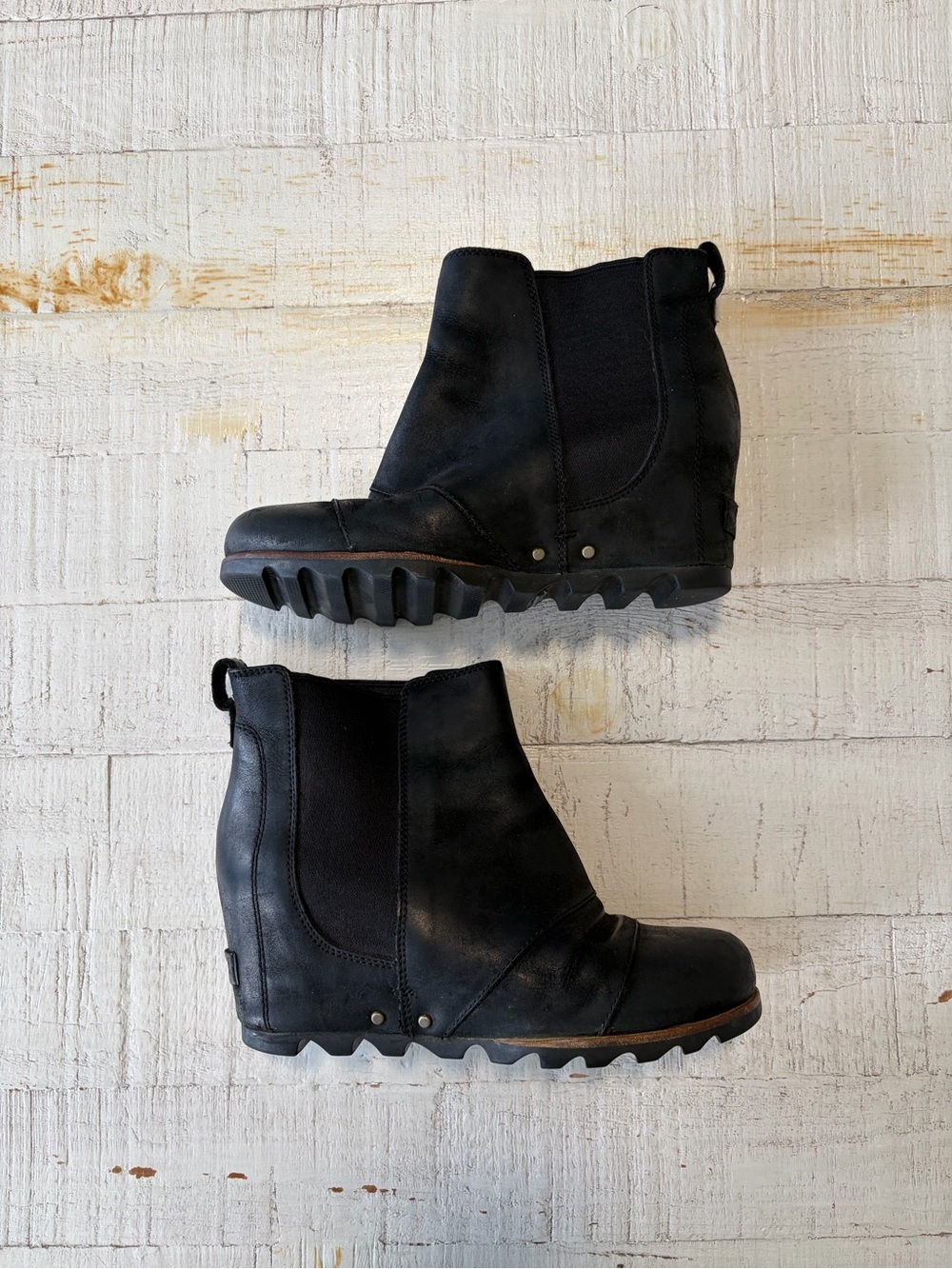 Sorel Lea Chelsea Wedge Boots size 8 Black Waterproof Leather Ankle Booties
